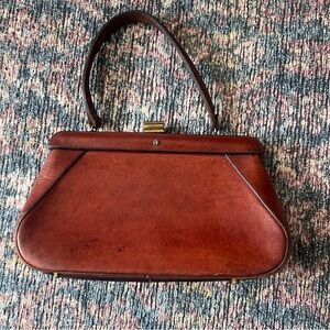 Unique Etienne Aigner vintage Brown Leather Handbag with kisslock closure well …